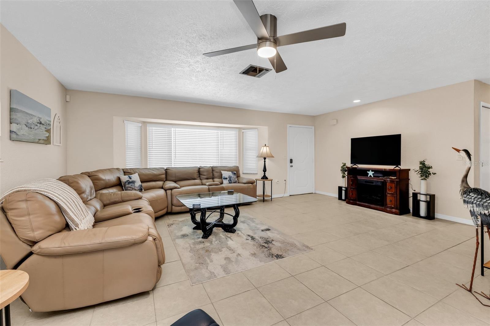 82 Rotonda Cir Property Photo 4