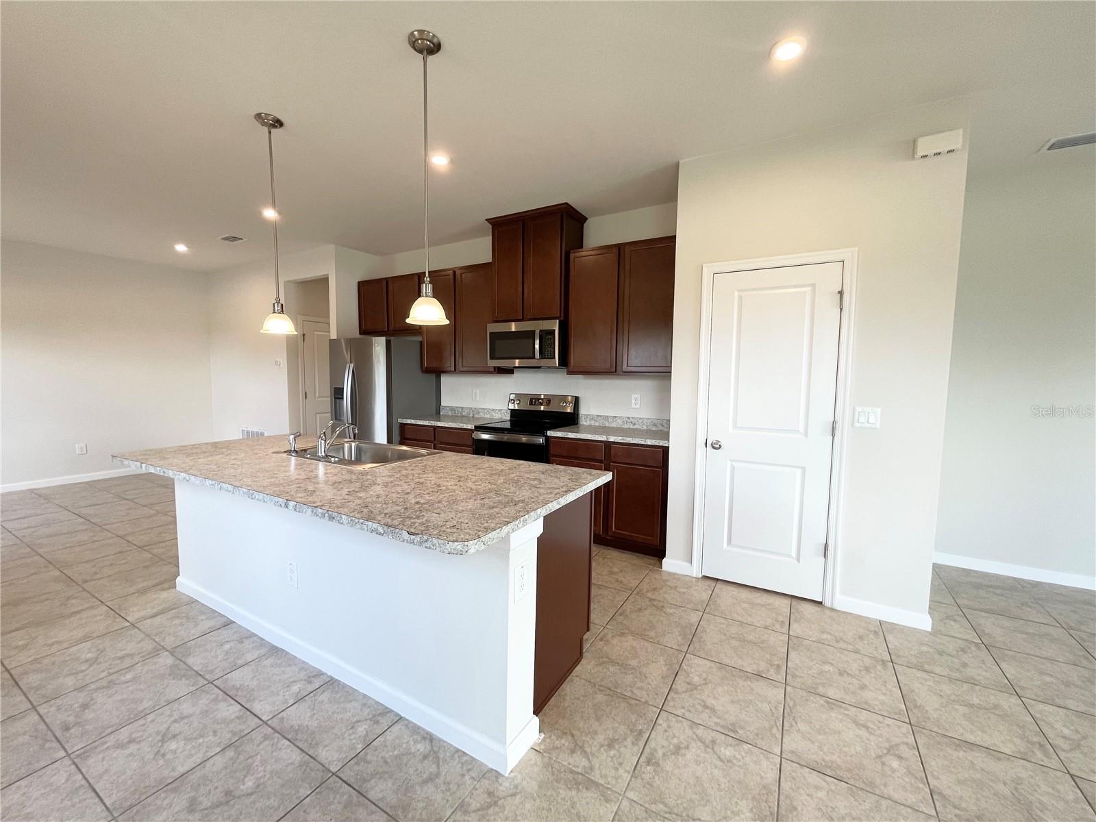 10668 Old Sycamore Loop Property Photo 6