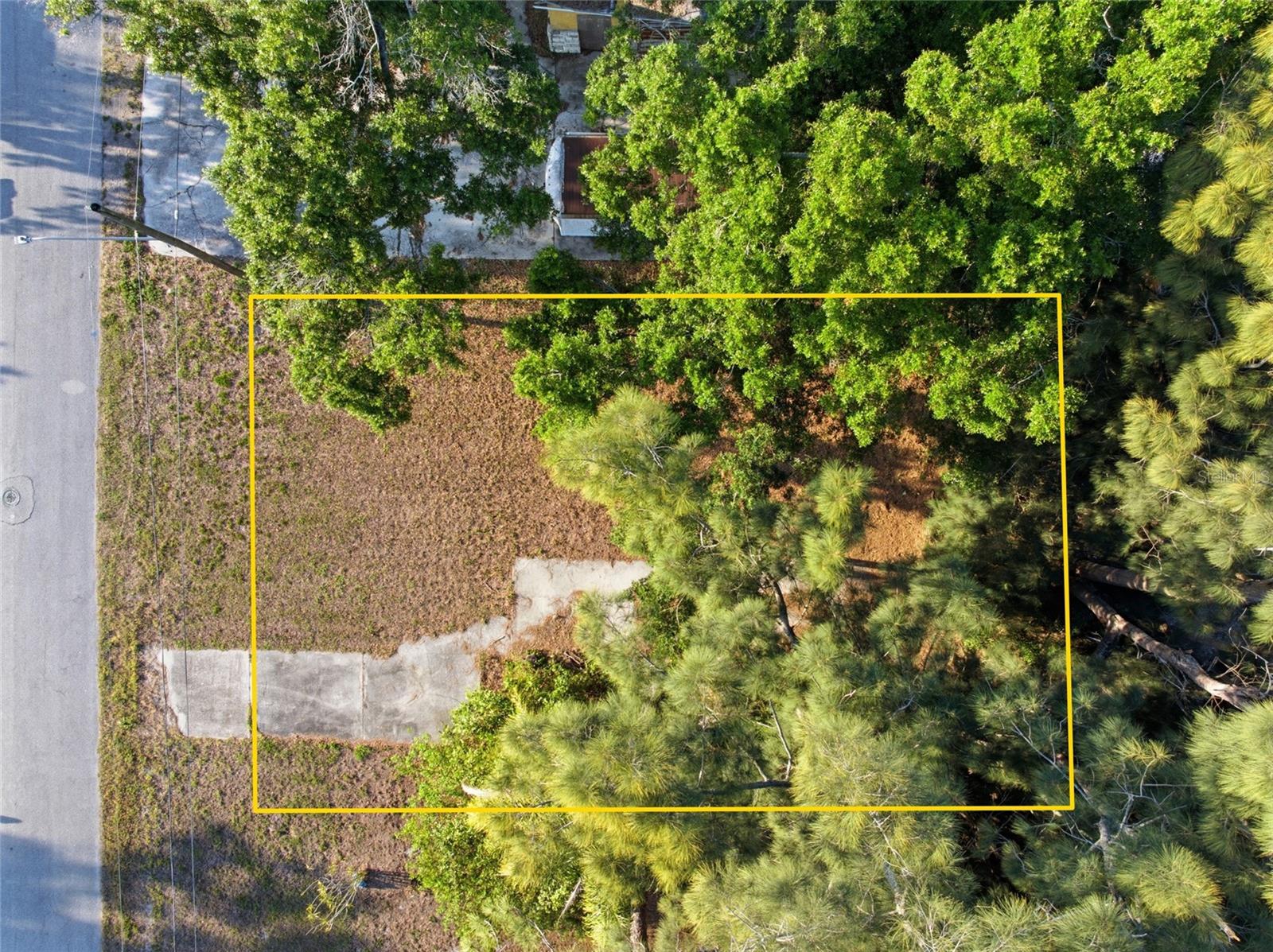 61st Ln Property Photo 3