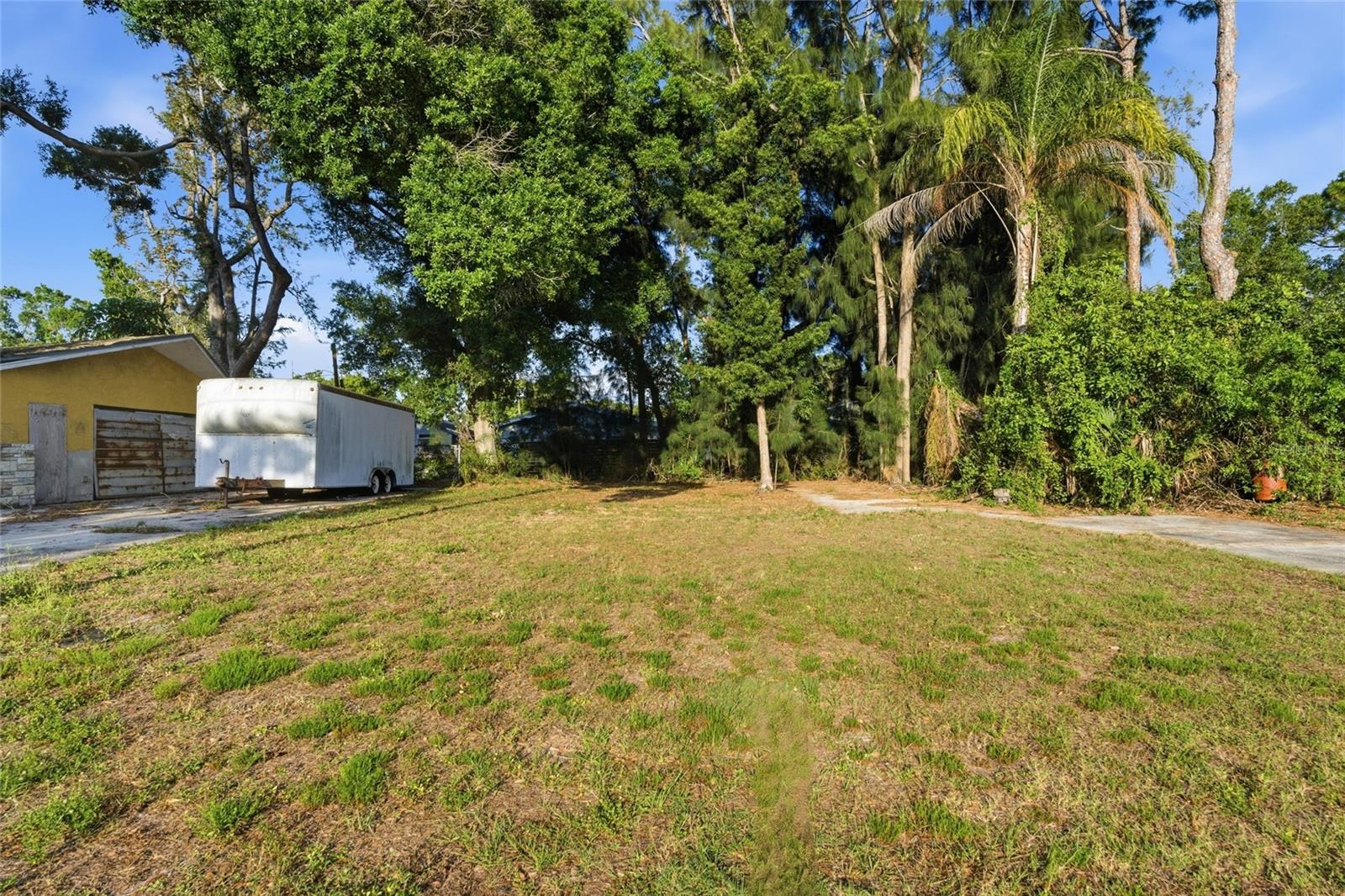 61st Ln Property Photo 8