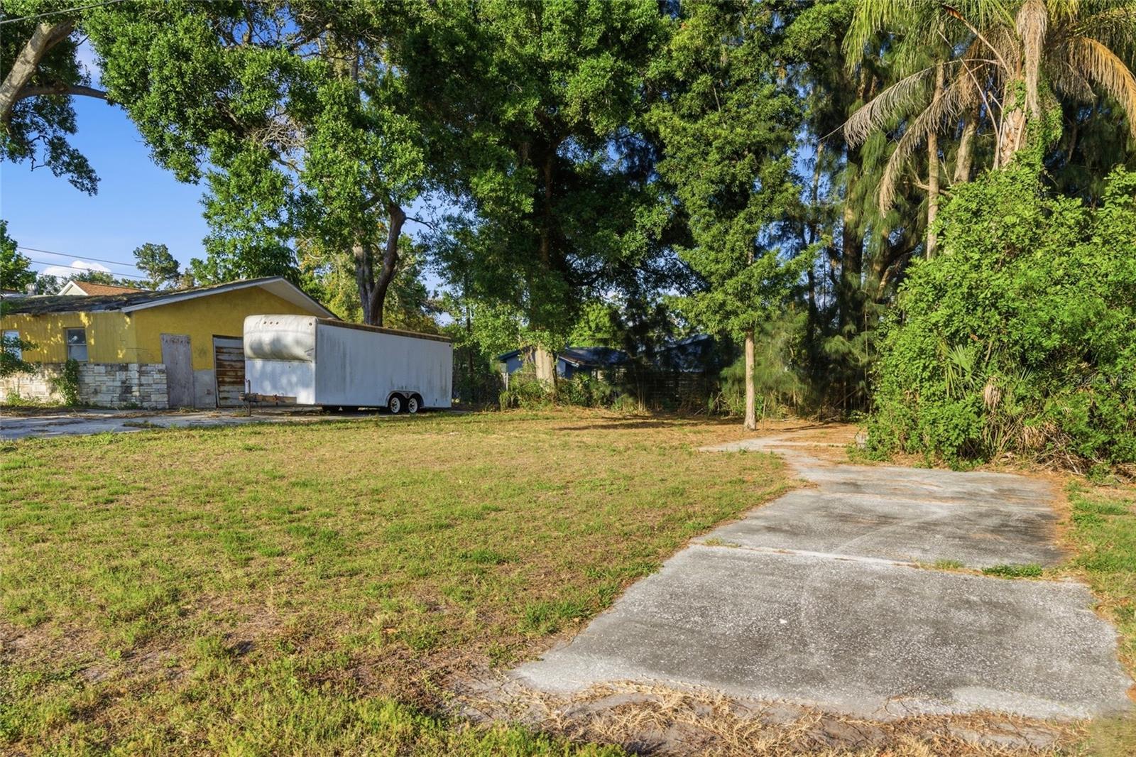 61st Ln Property Photo 9