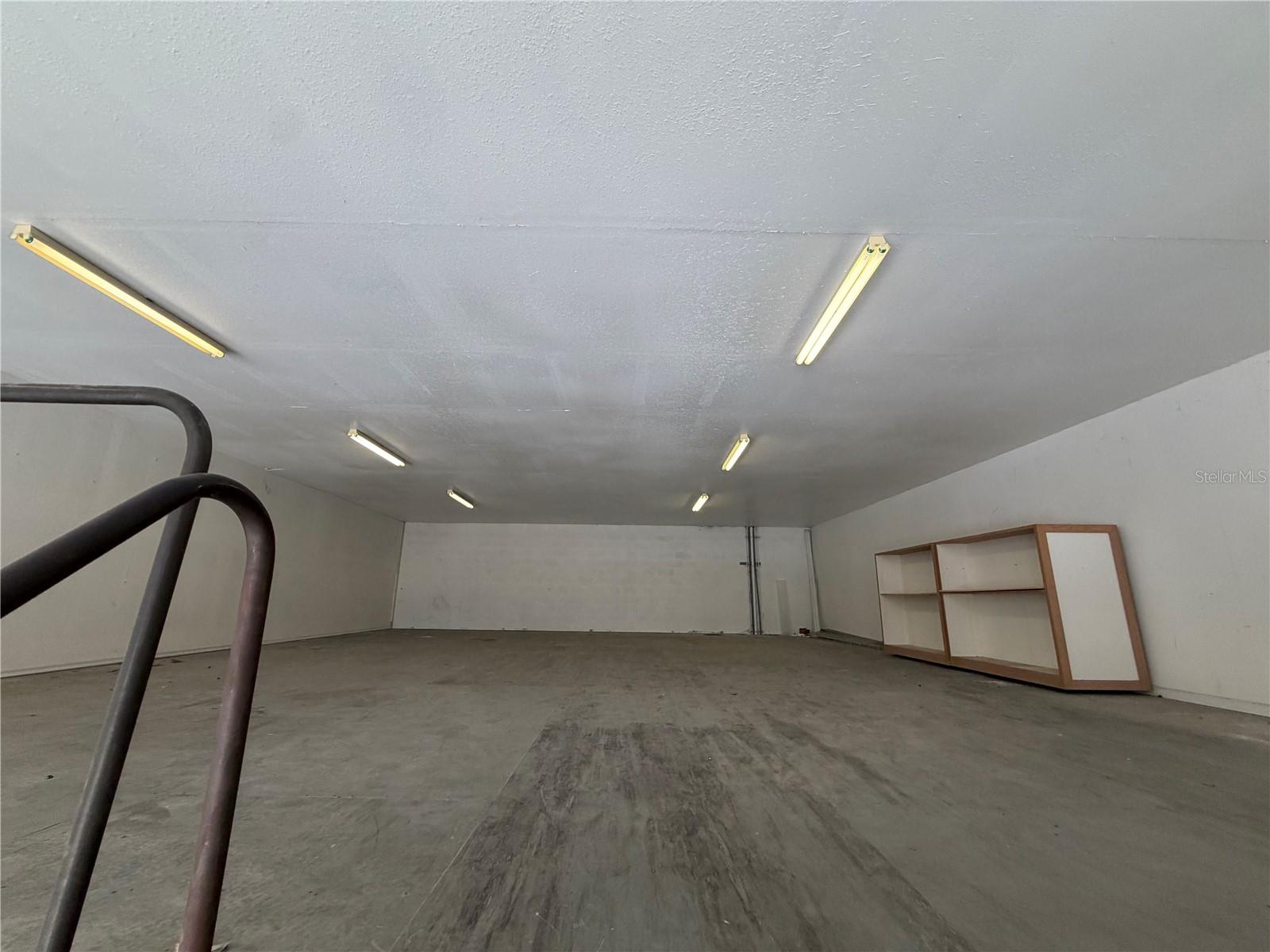 4415 N Lois Ave Property Photo 4