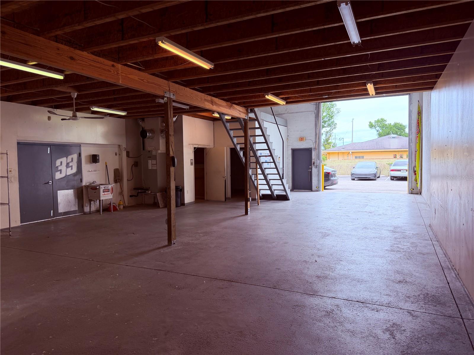 4415 N Lois Ave Property Photo 5