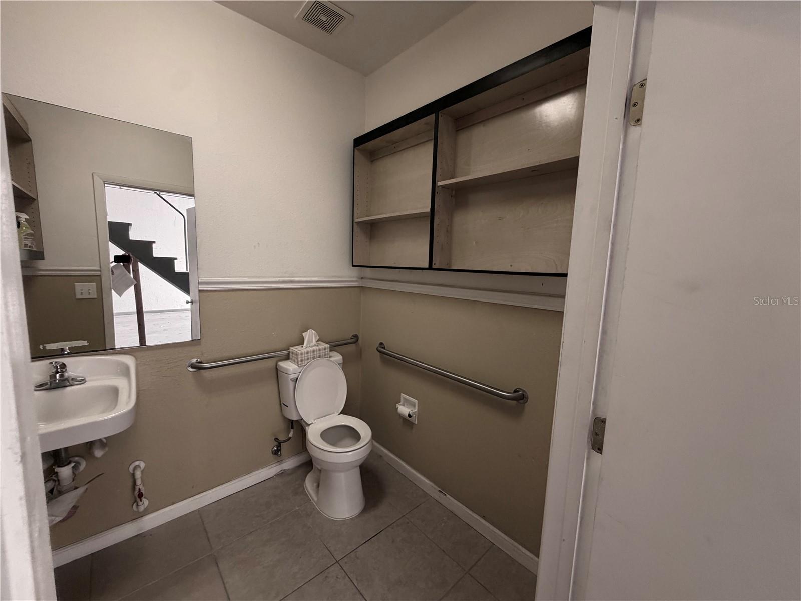 4415 N Lois Ave Property Photo 9