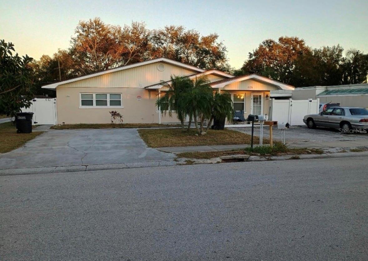405 S Orion Ave Property Photo 1