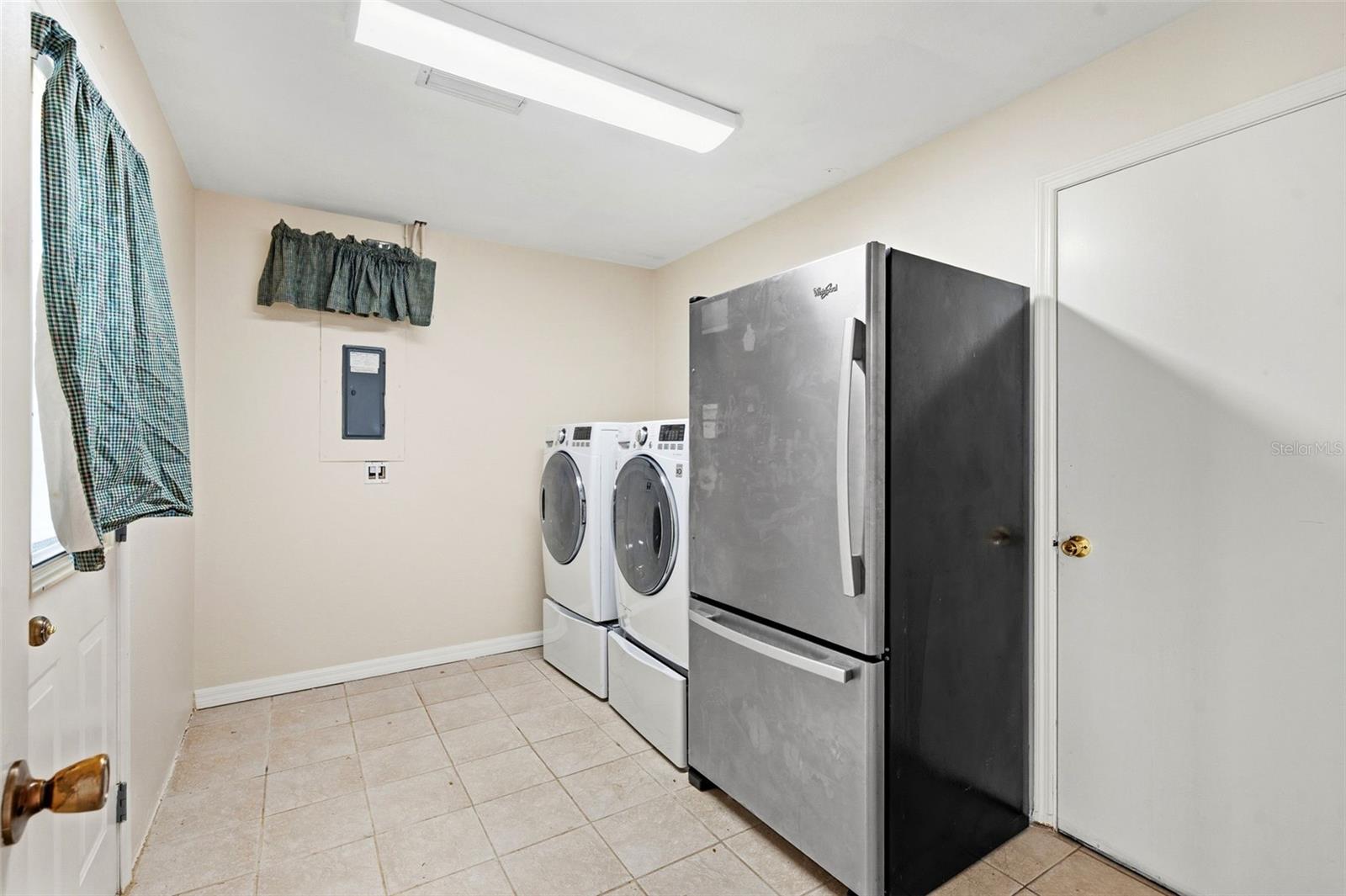 345 Bailey St Property Photo 21