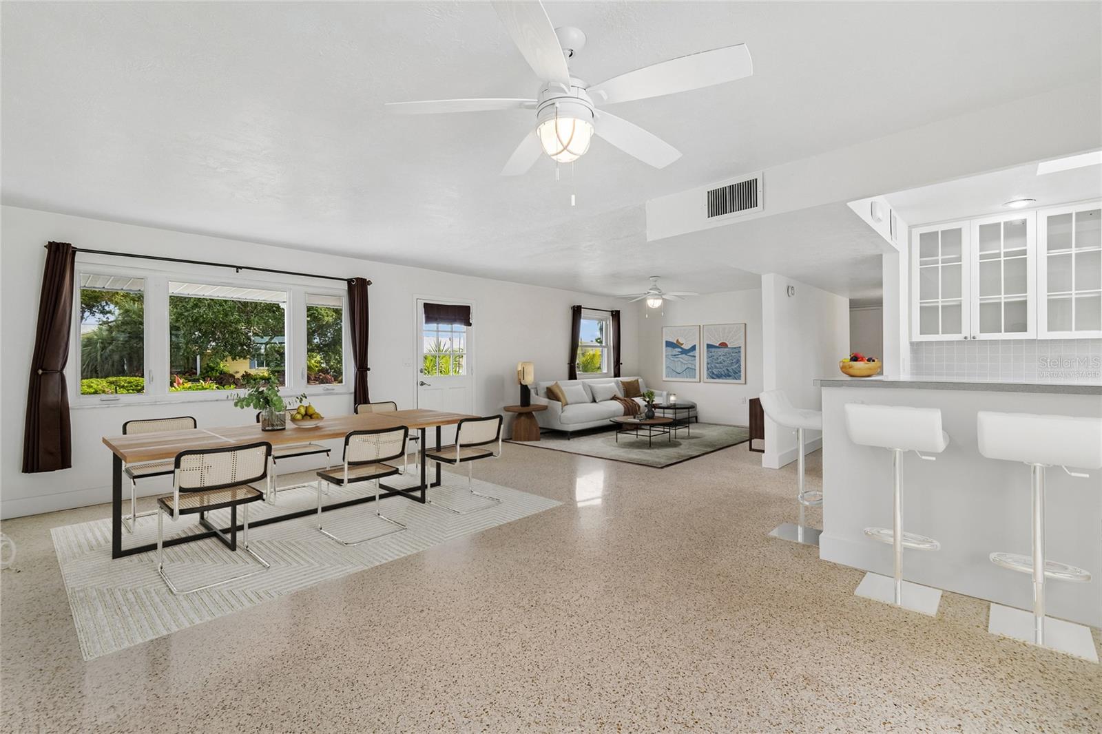 830 La Jolla Ave Property Photo 3