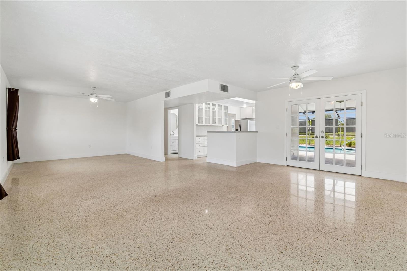 830 La Jolla Ave Property Photo 6