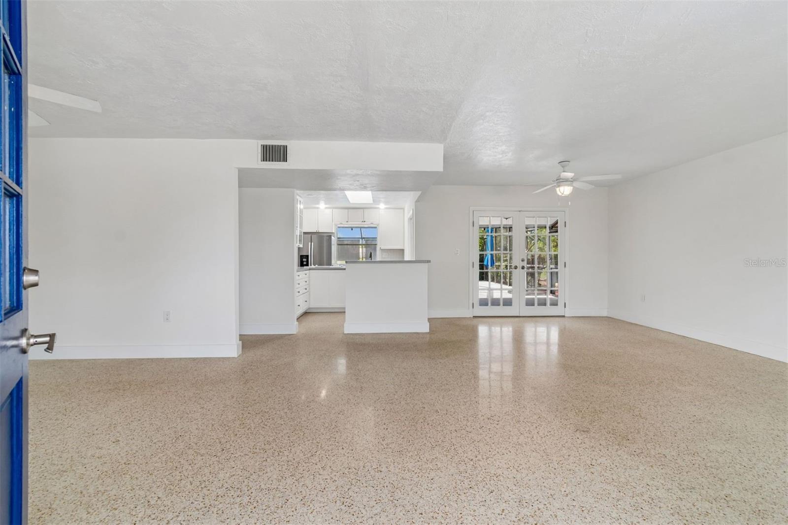 830 La Jolla Ave Property Photo 10