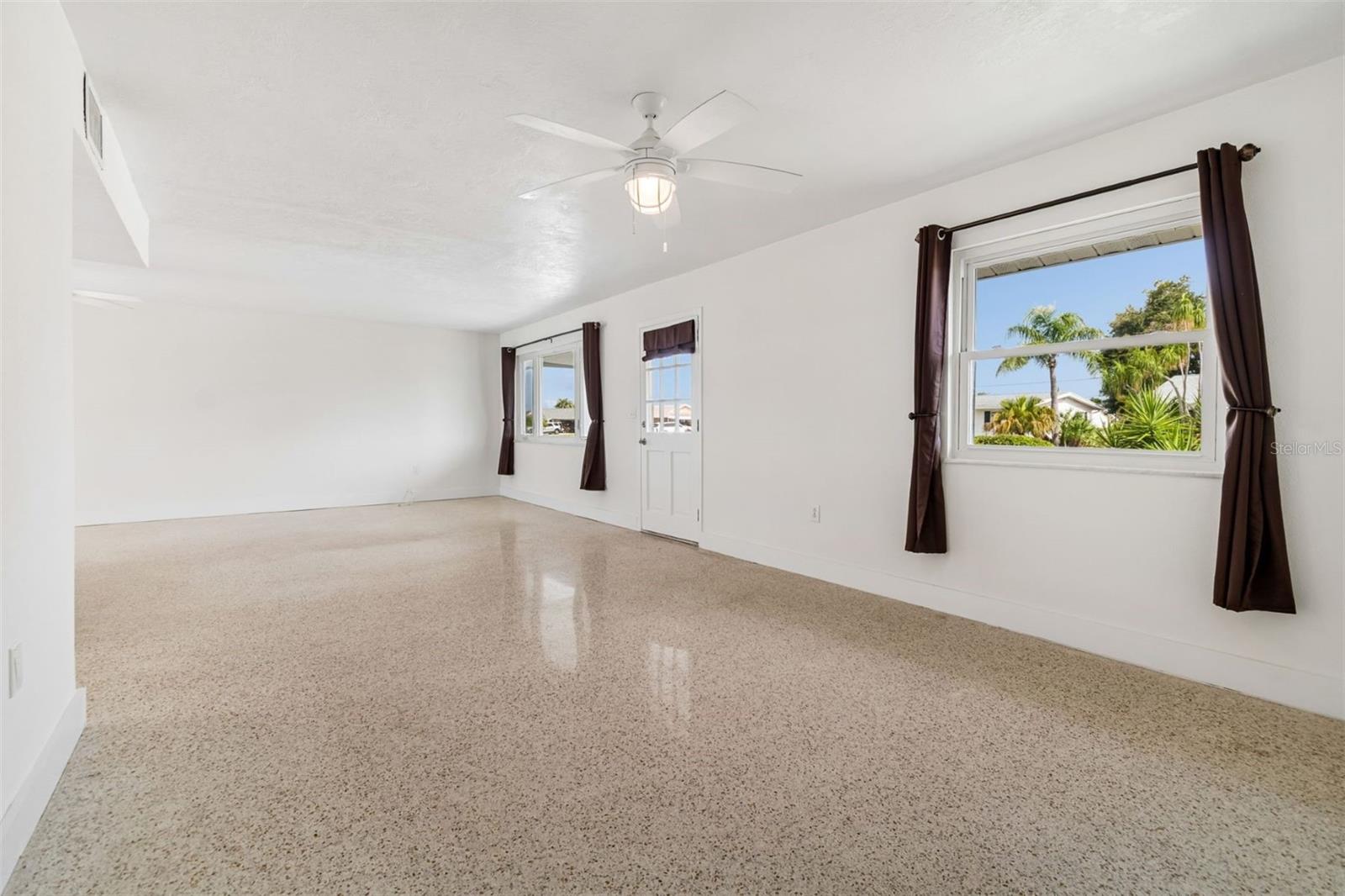 830 La Jolla Ave Property Photo 11