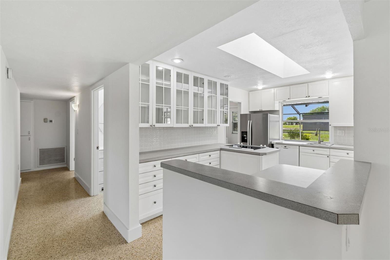 830 La Jolla Ave Property Photo 12