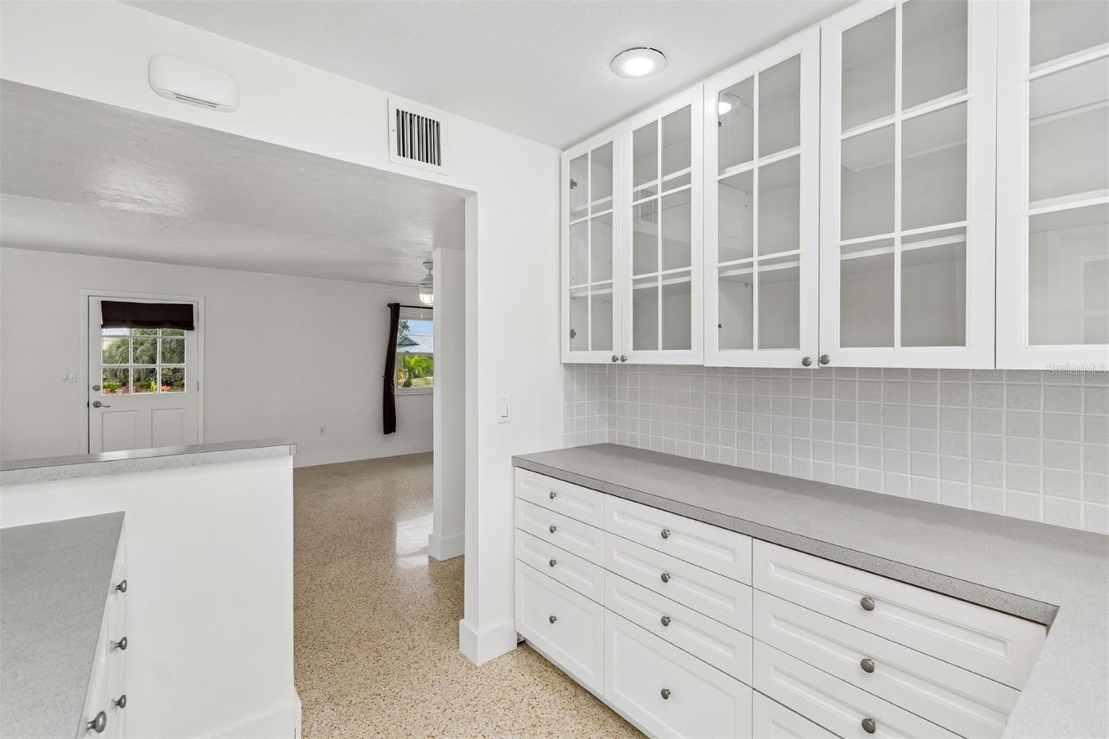 830 La Jolla Ave Property Photo 14
