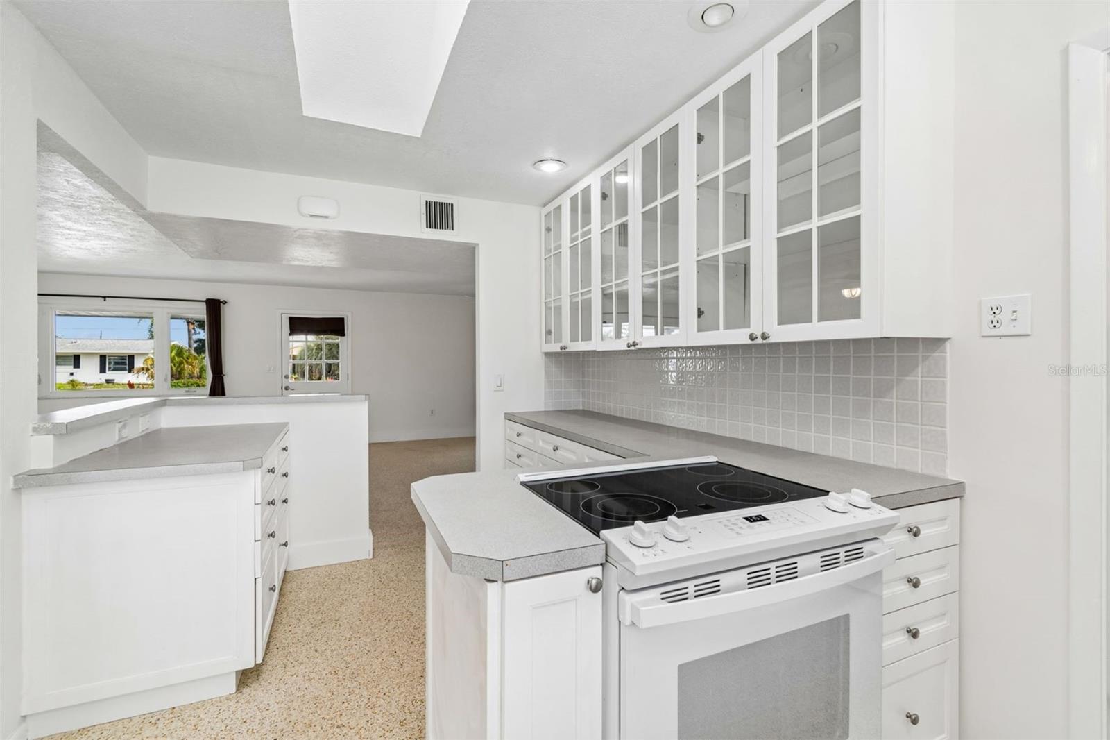 830 La Jolla Ave Property Photo 15