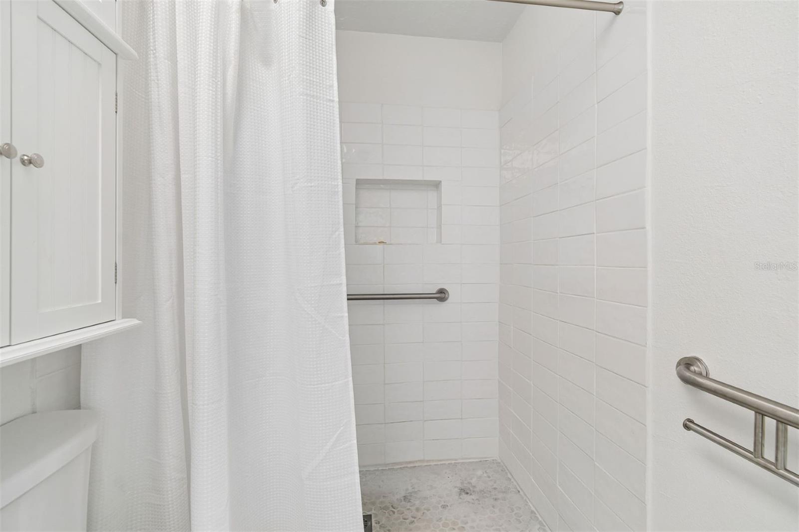 830 La Jolla Ave Property Photo 23