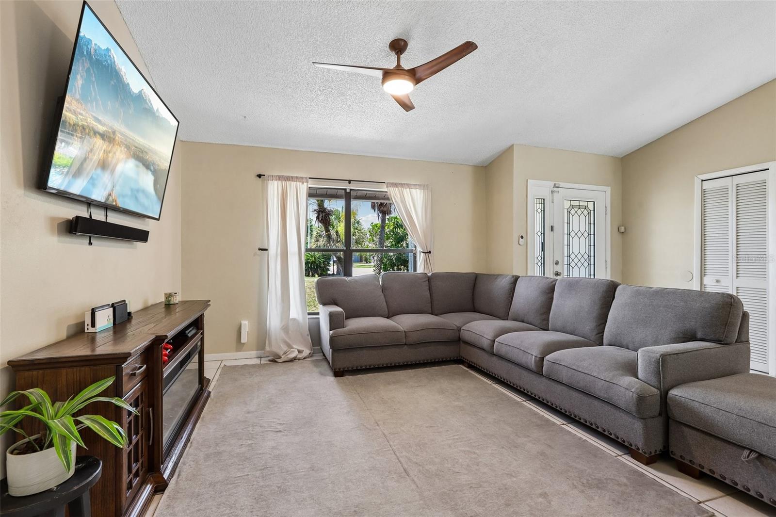 6805 Longpointe Way Property Photo 3