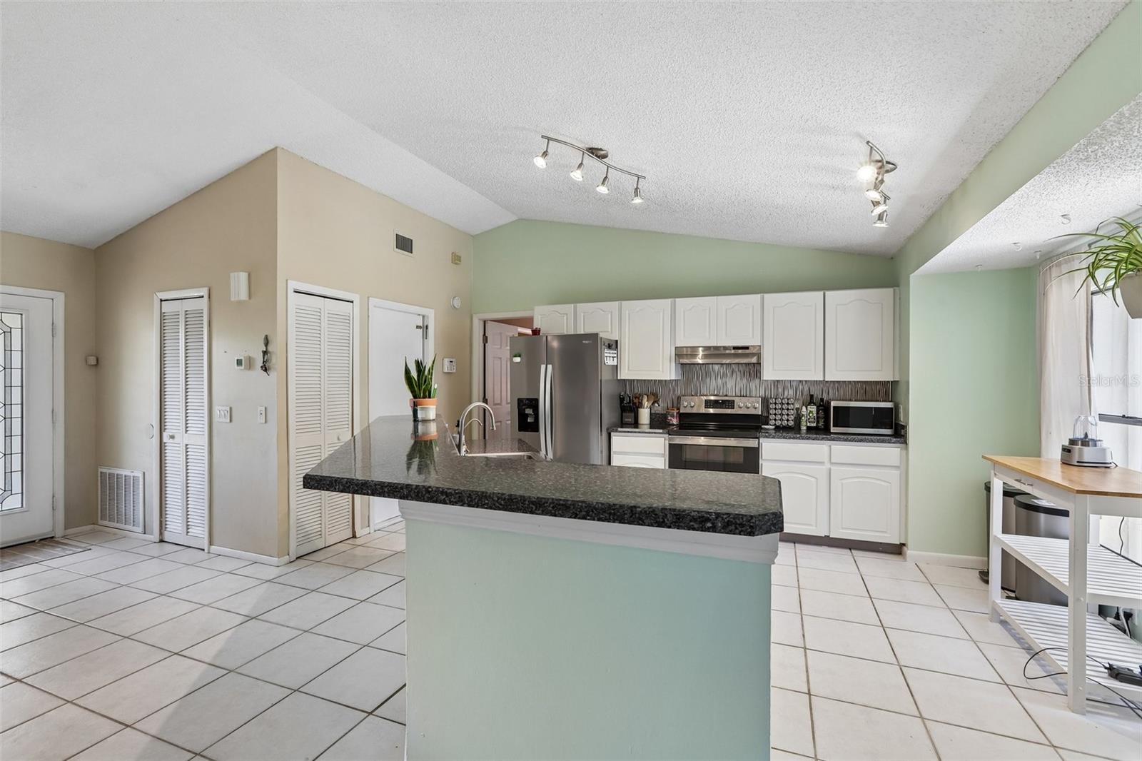 6805 Longpointe Way Property Photo 6