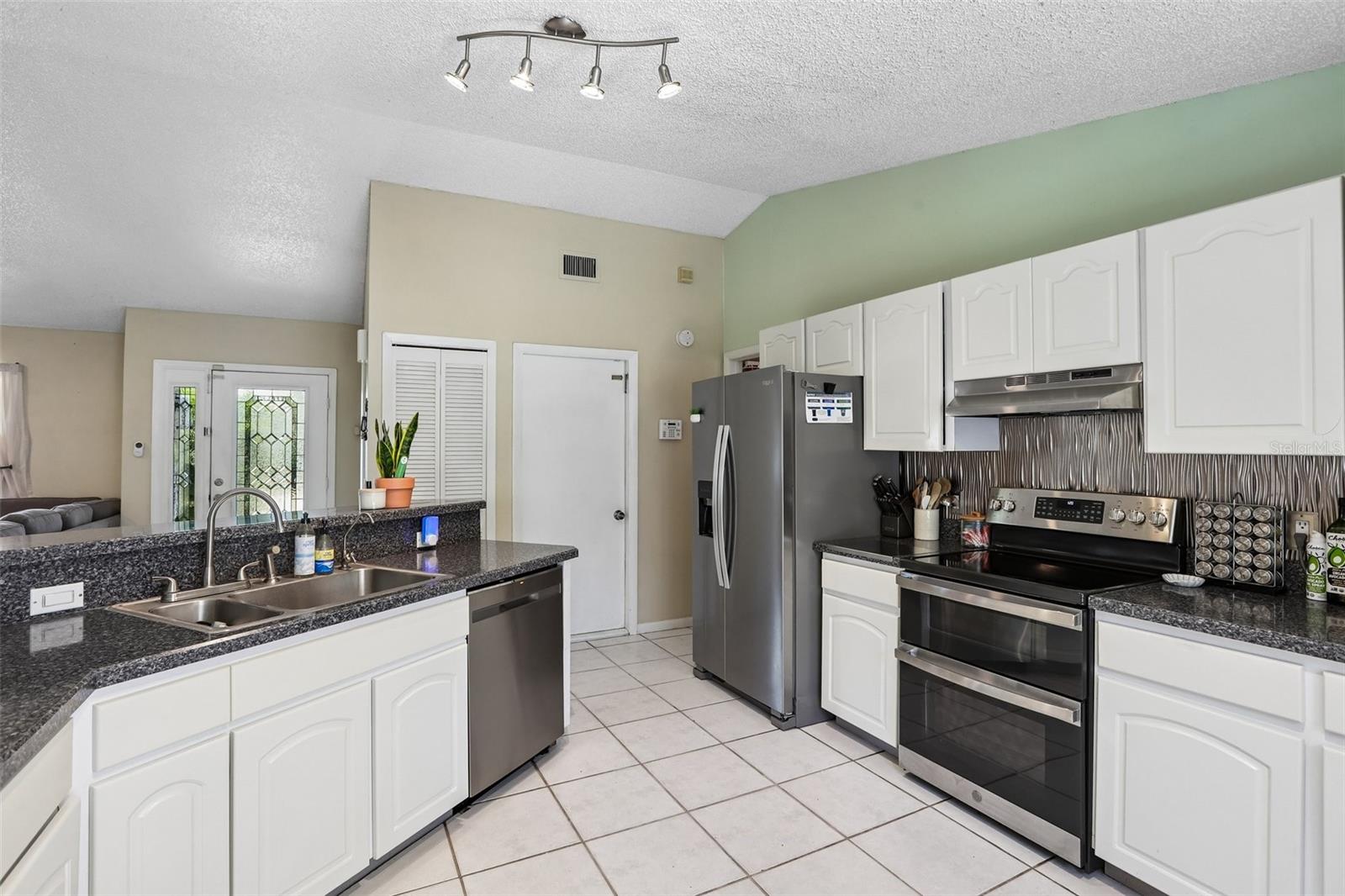 6805 Longpointe Way Property Photo 11