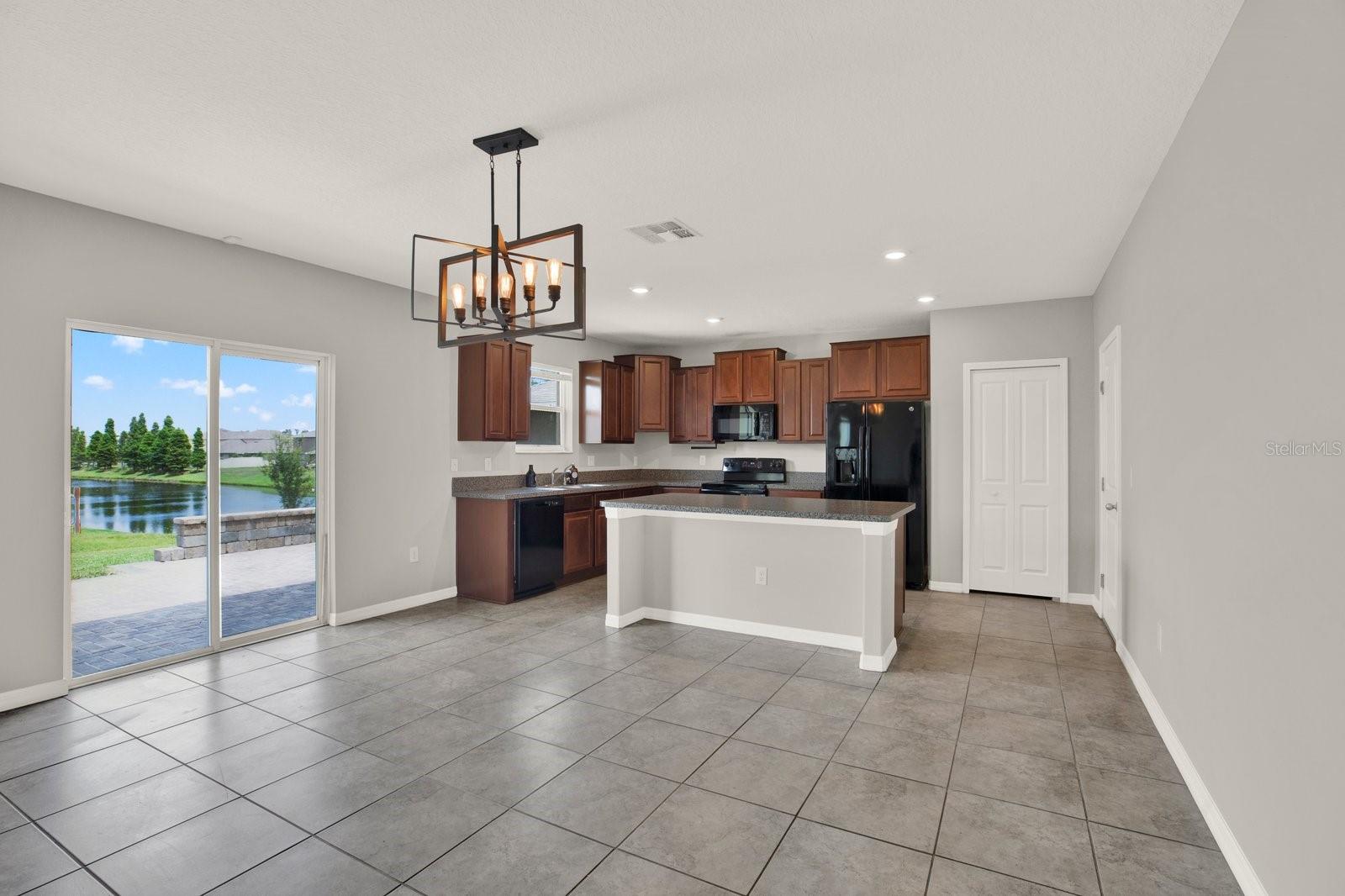 10109 Crested Fringe Dr Property Photo 3