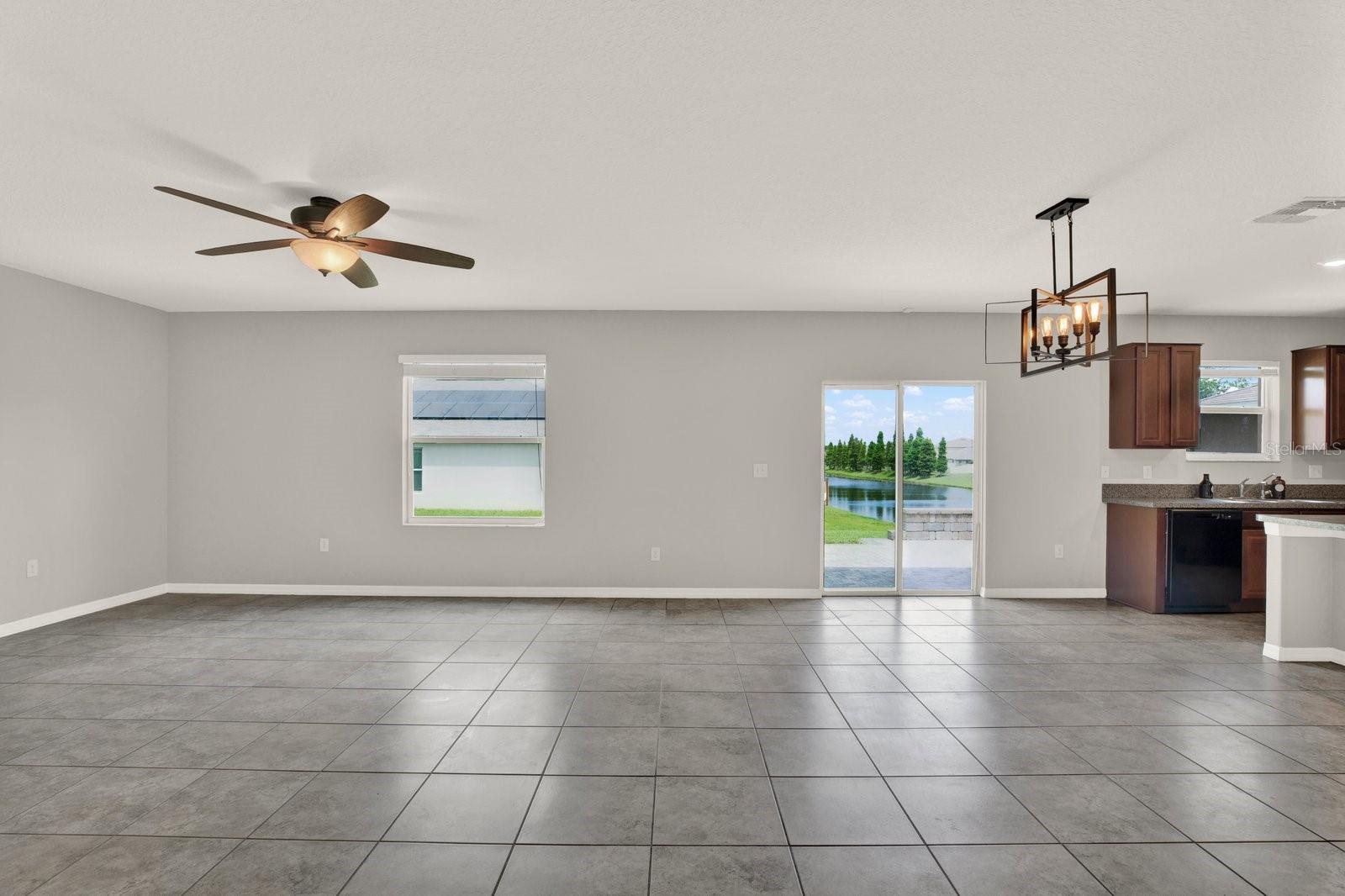 10109 Crested Fringe Dr Property Photo 4