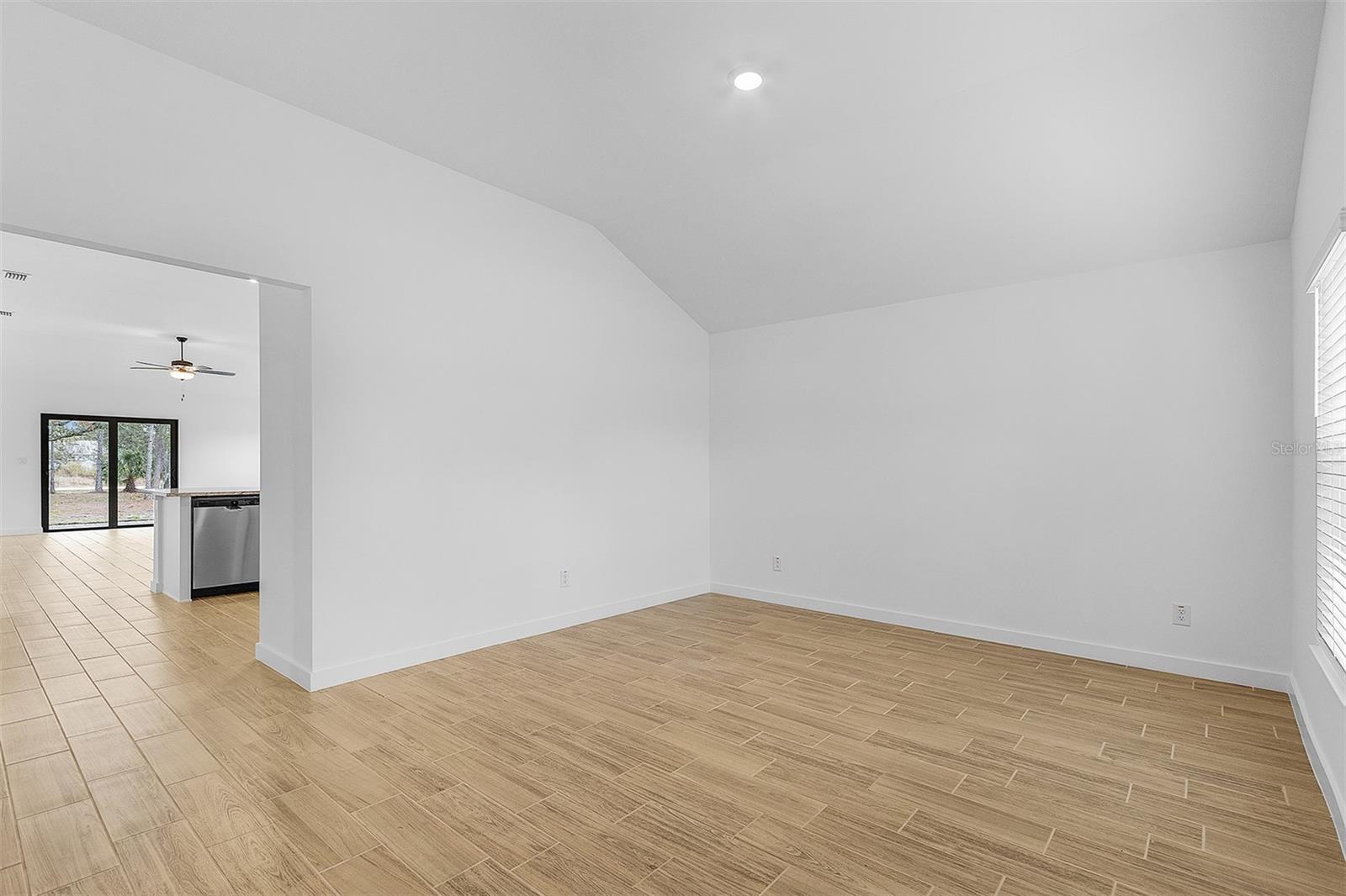 TB8521274 Property Photo 5