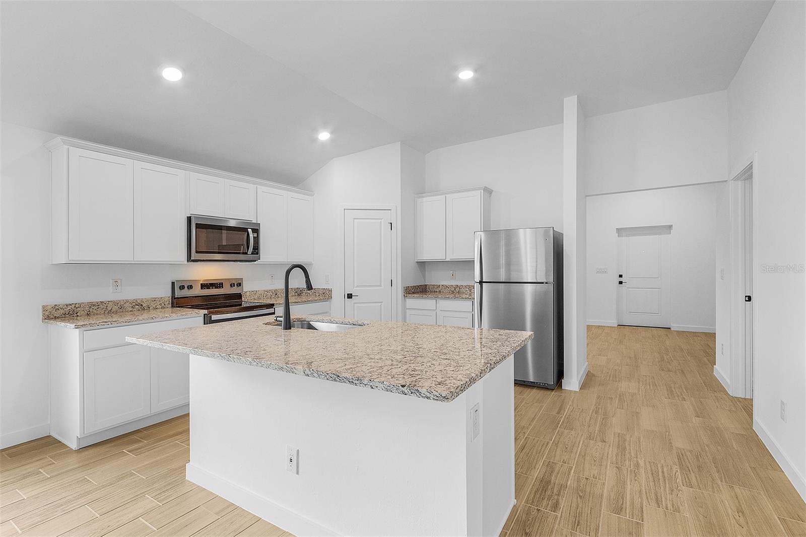 TB8521274 Property Photo 7