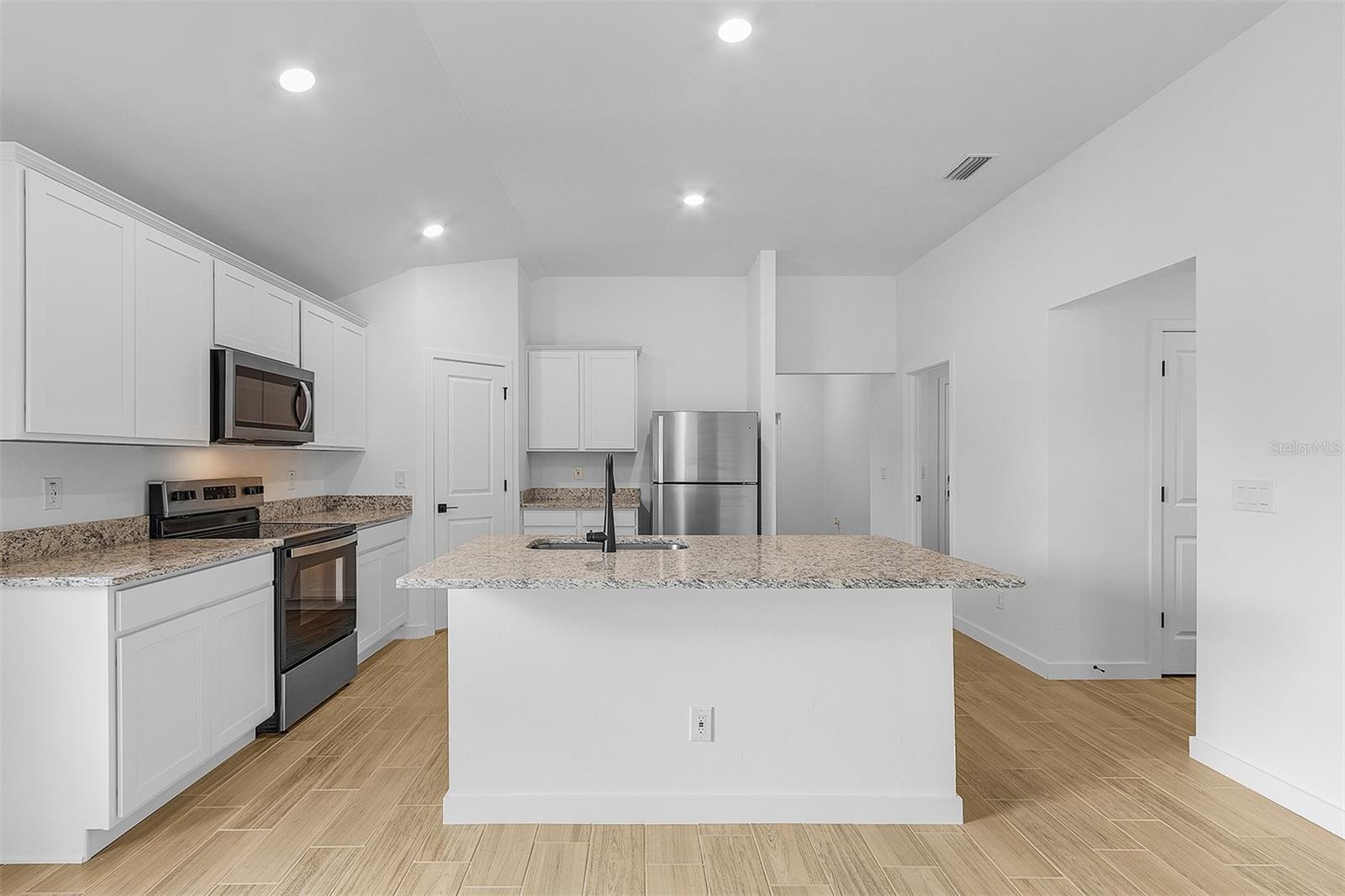 TB8521274 Property Photo 8