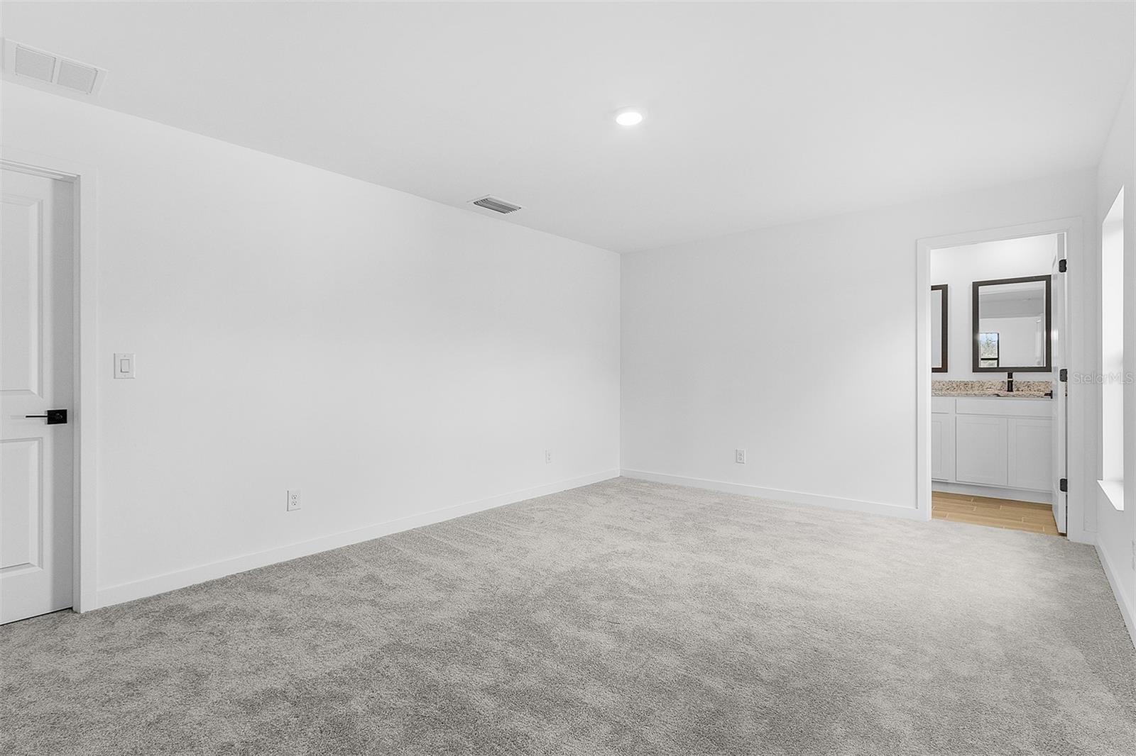TB8521274 Property Photo 10