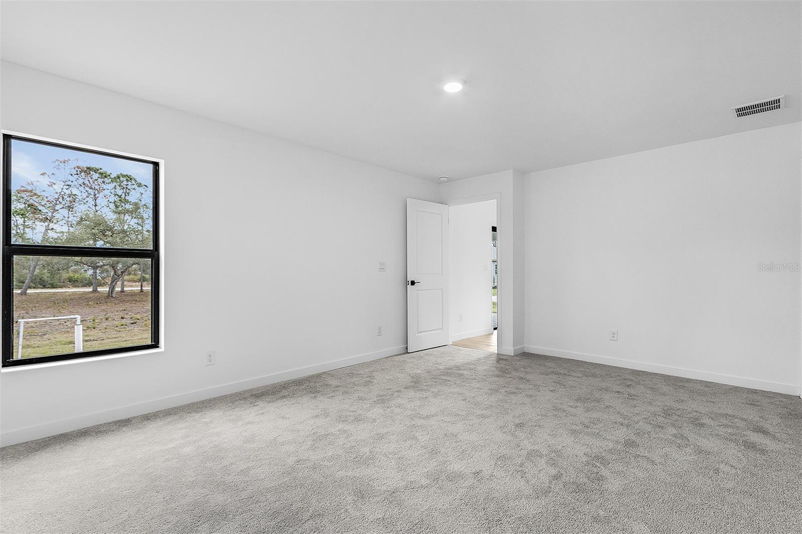 TB8521274 Property Photo 11