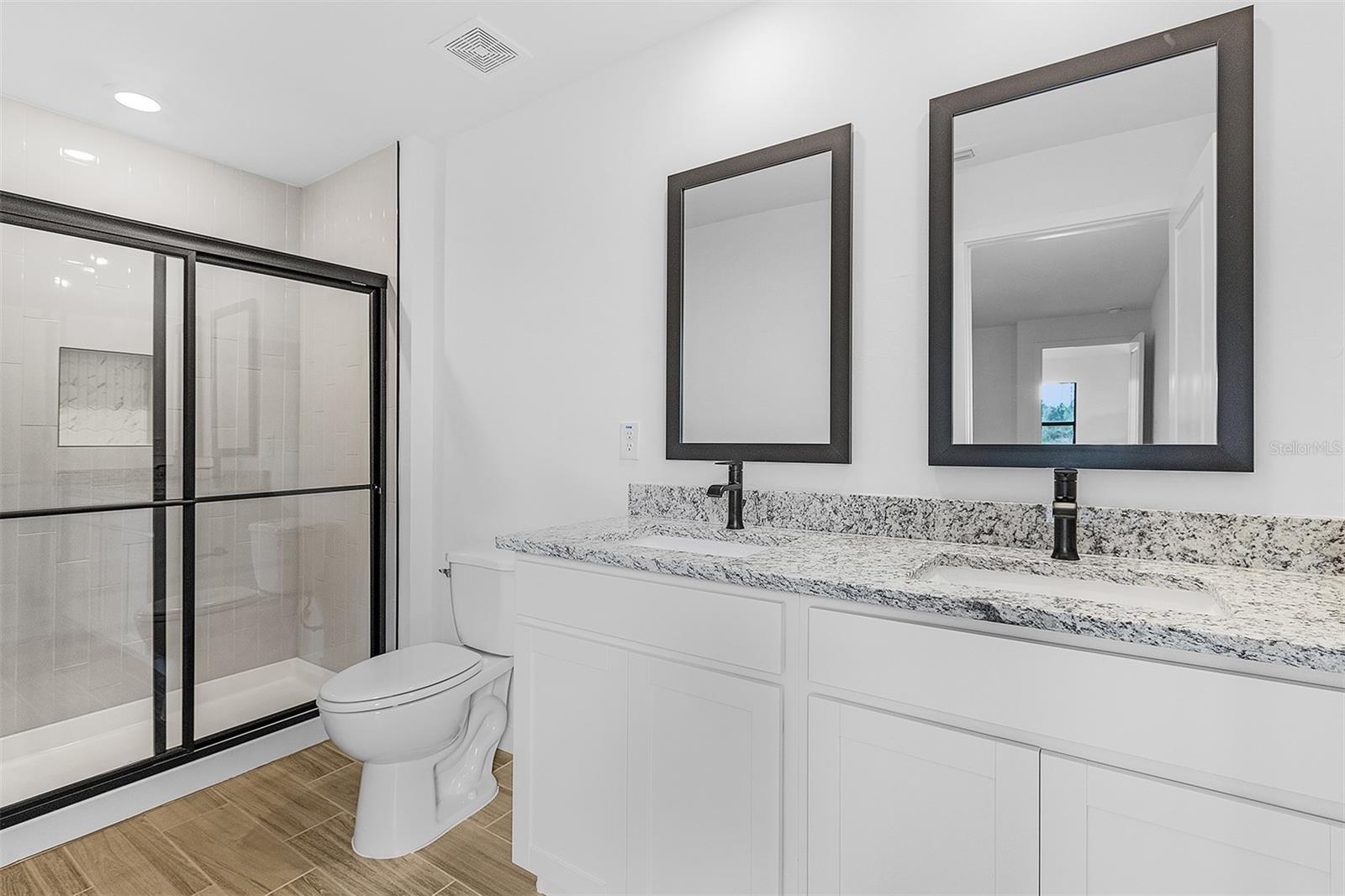 TB8521274 Property Photo 12