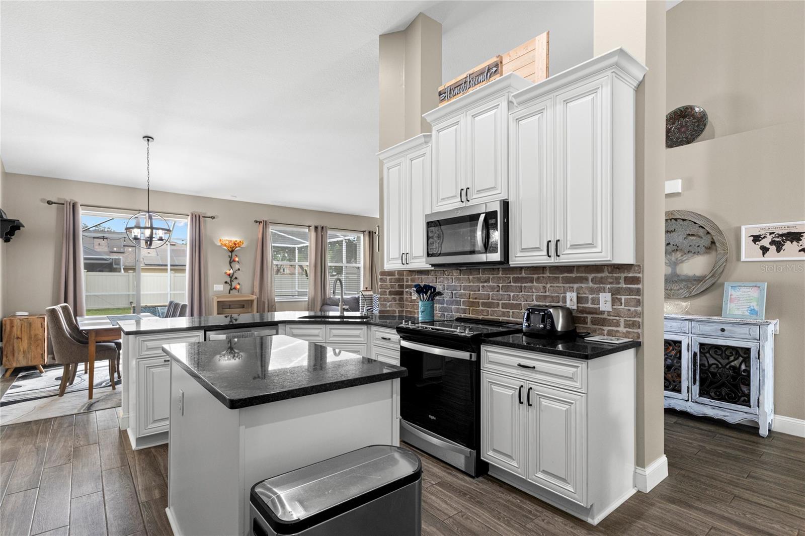 4038 Lithia Ridge Blvd Property Photo 4