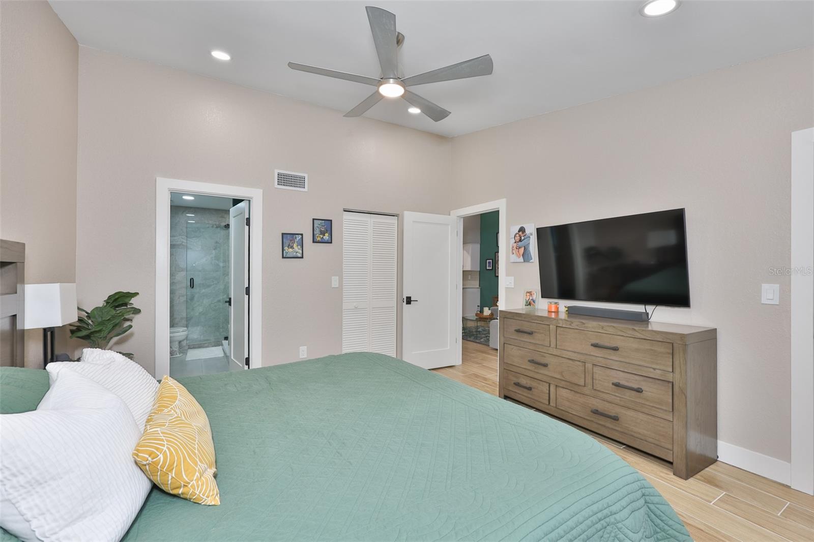 11800 Park Blvd #308 Property Photo 12