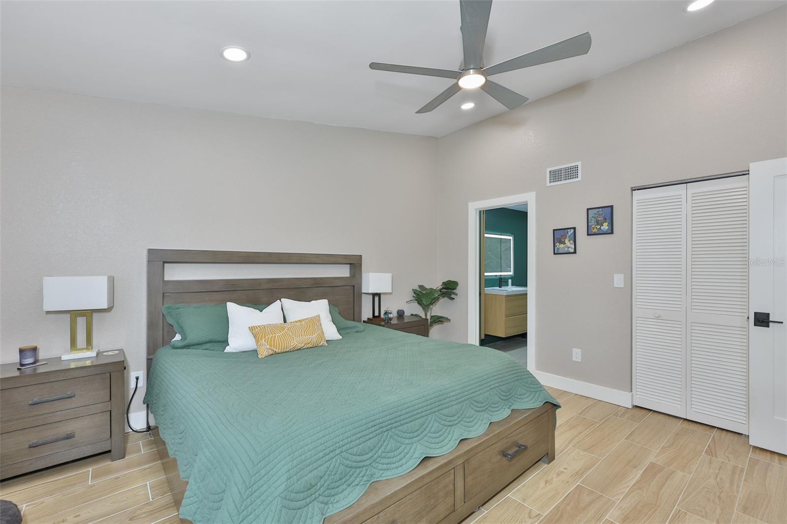 11800 Park Blvd #308 Property Photo 13