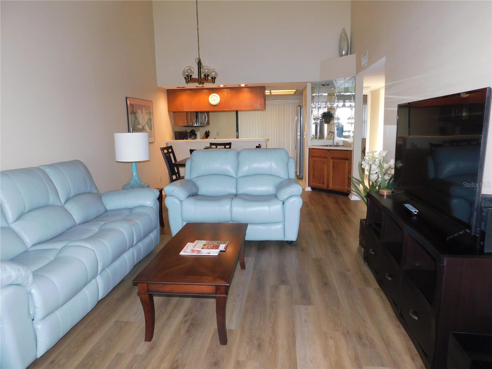 250 Woodlake Wynde #250 Property Photo 2