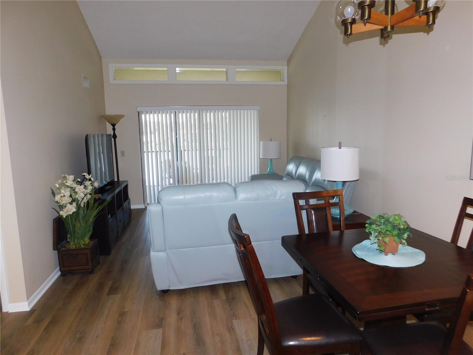 250 Woodlake Wynde #250 Property Photo 3