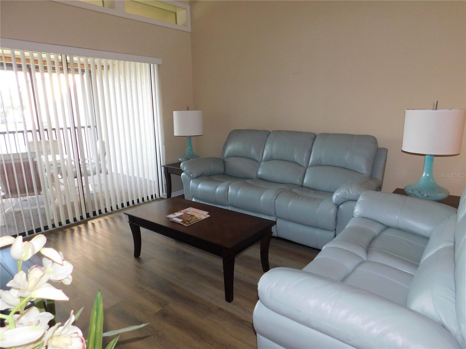 250 Woodlake Wynde #250 Property Photo 4