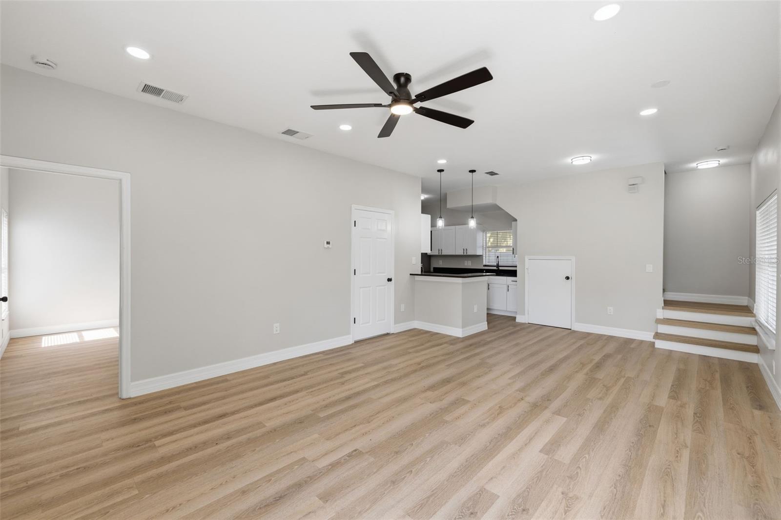 319 E Hanlon St Property Photo 5