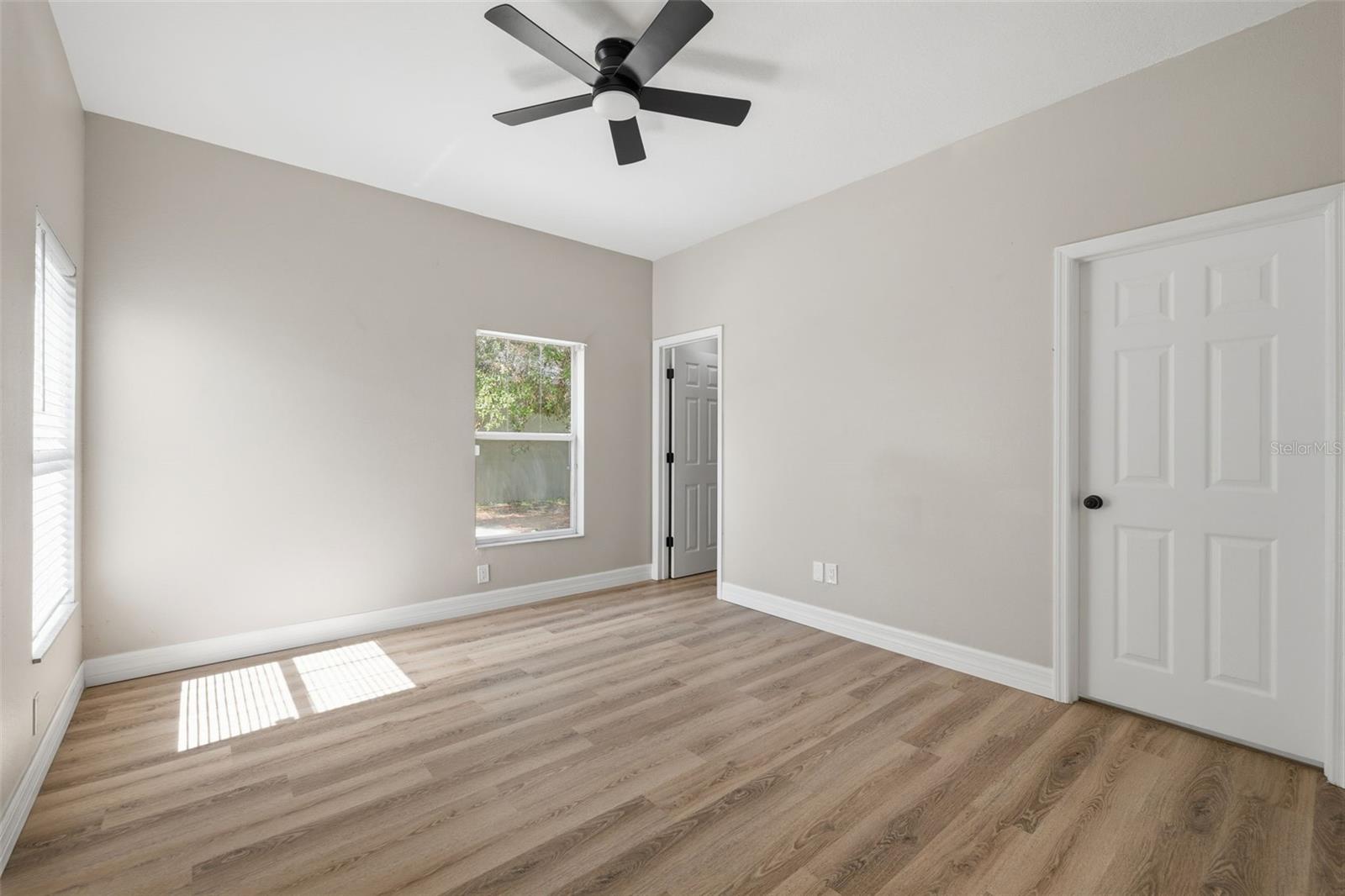 319 E Hanlon St Property Photo 12