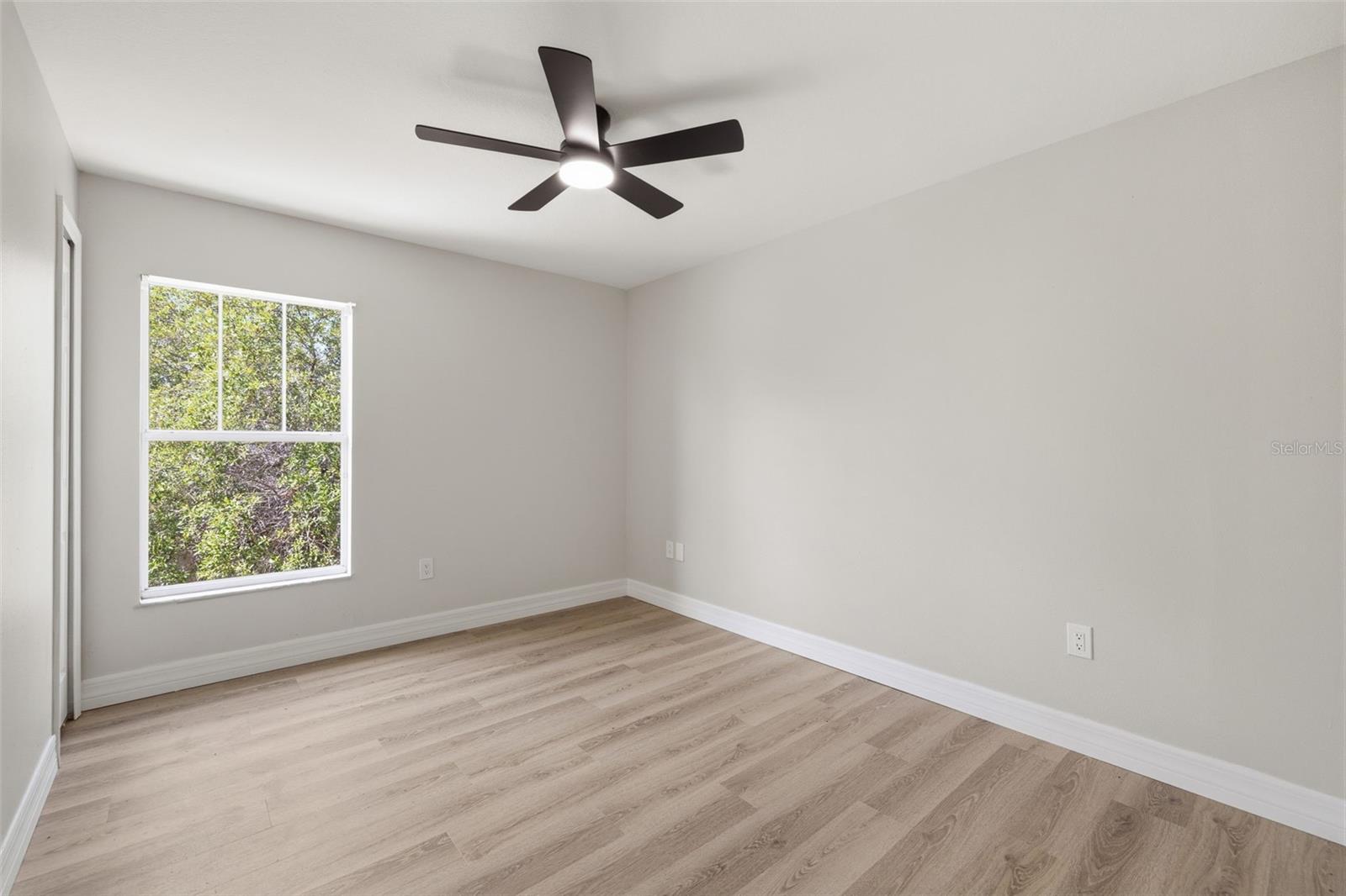 319 E Hanlon St Property Photo 15