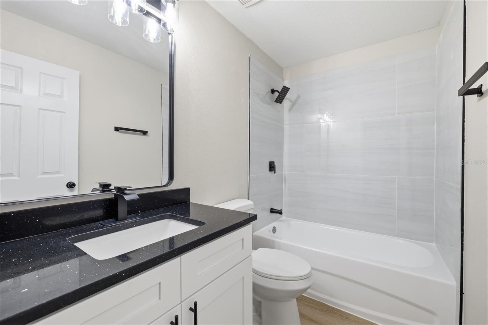 319 E Hanlon St Property Photo 16