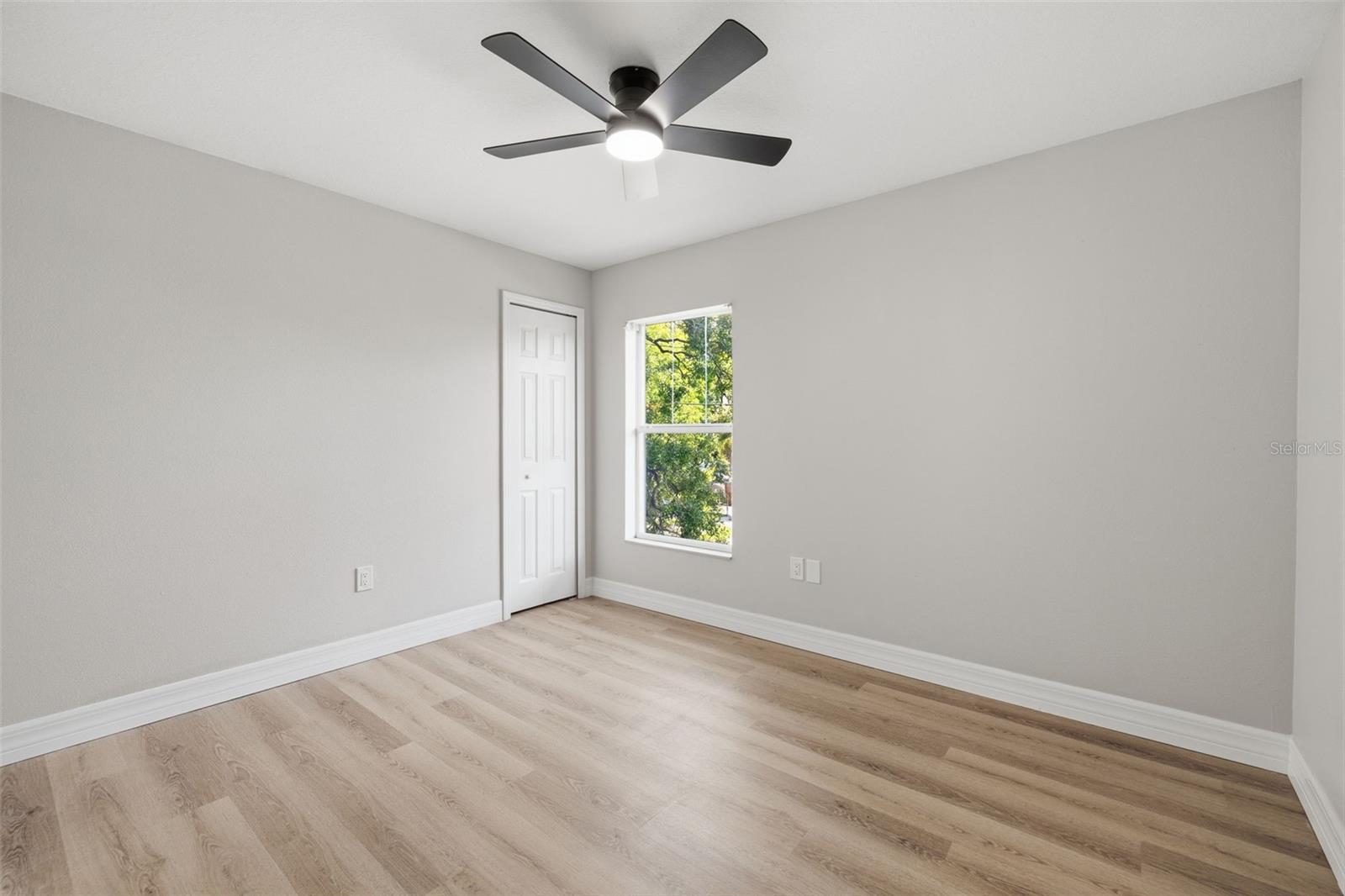 319 E Hanlon St Property Photo 17