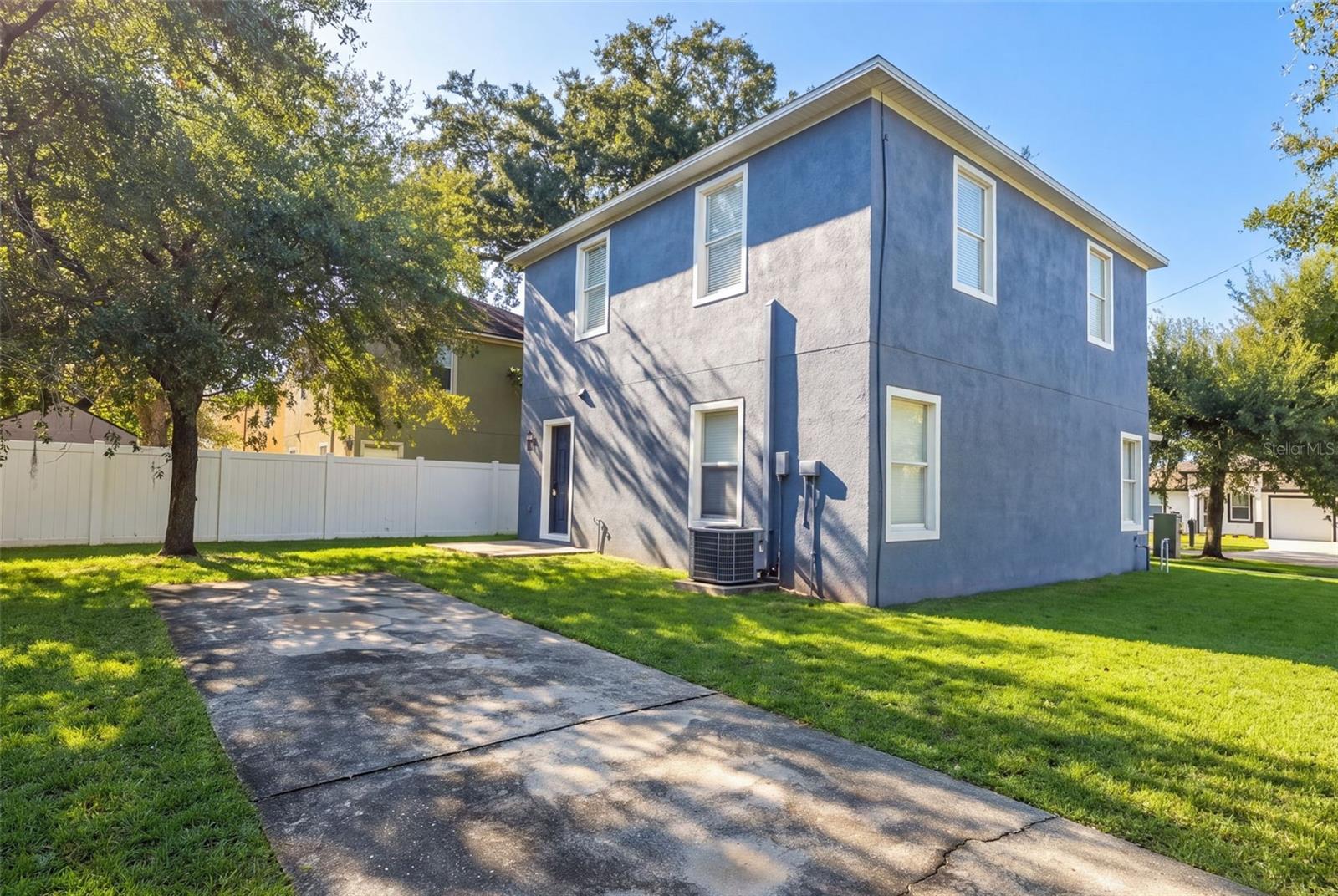 319 E Hanlon St Property Photo 22