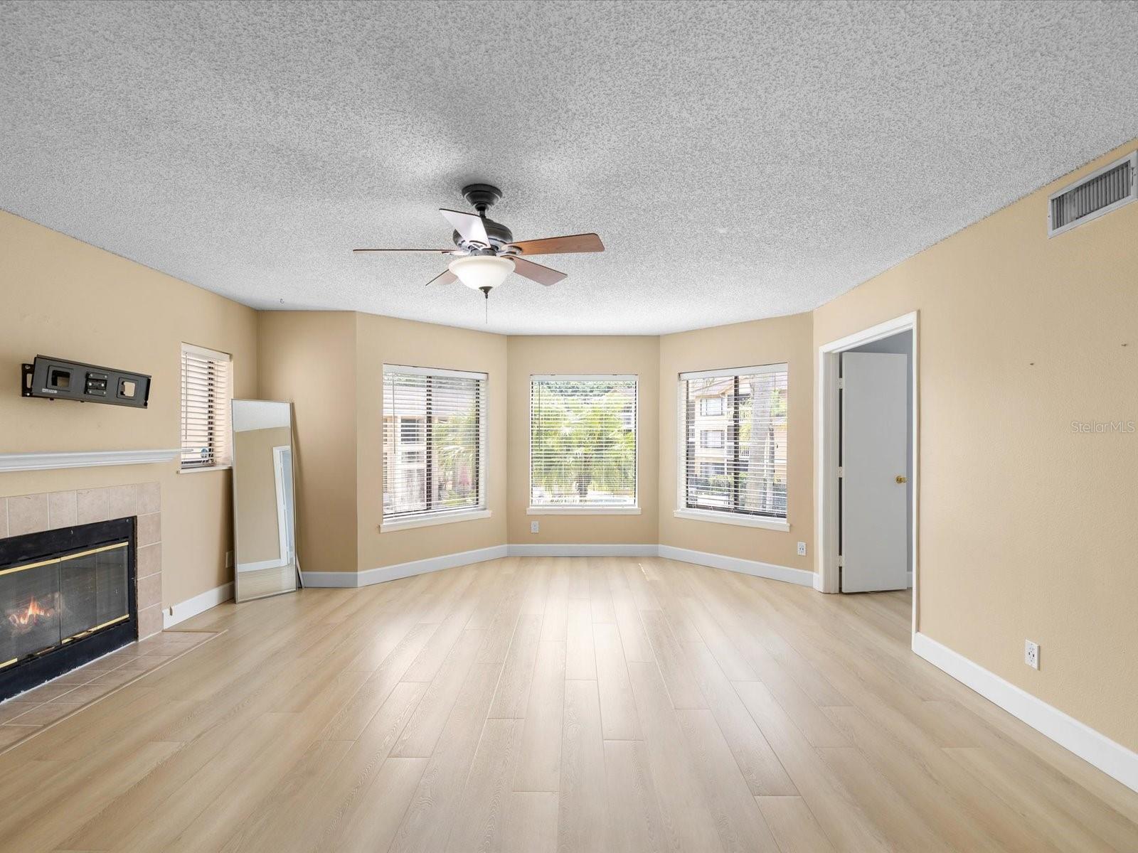 1550 S Belcher Rd #421 Property Photo 3