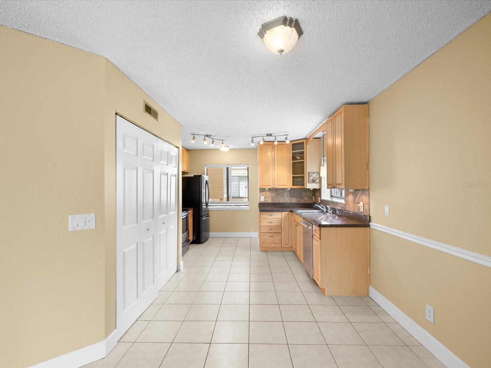 1550 S Belcher Rd #421 Property Photo 4