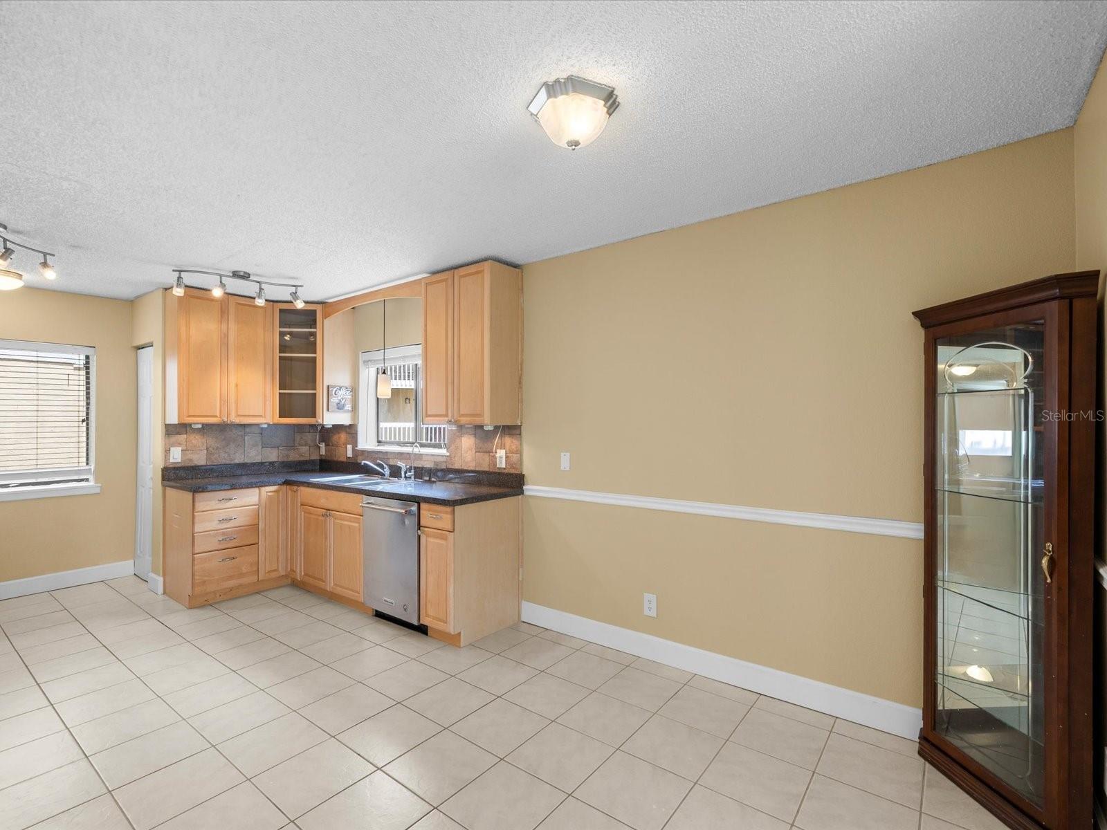 1550 S Belcher Rd #421 Property Photo 5