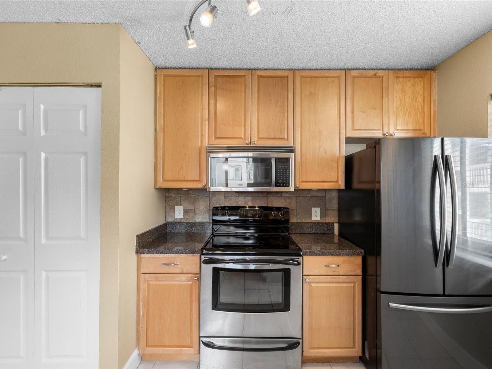 1550 S Belcher Rd #421 Property Photo 7