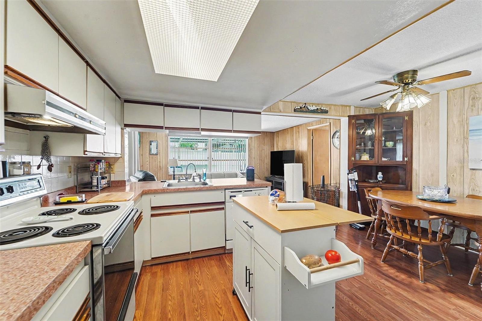 7015 Moravian Dr Property Photo 8