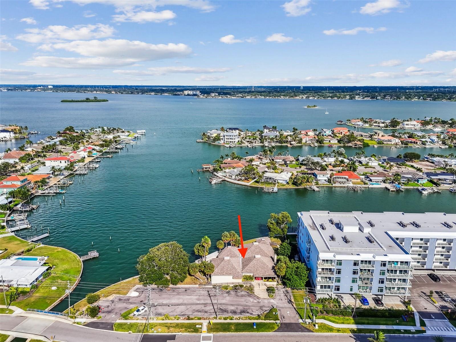 425 Island Way Property Photo 1