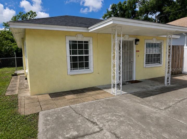 1807 E Waters Ave Property Photo 3