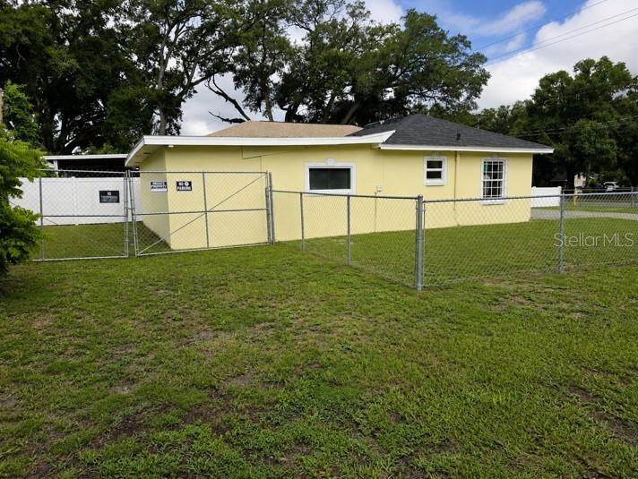 1807 E Waters Ave Property Photo 8