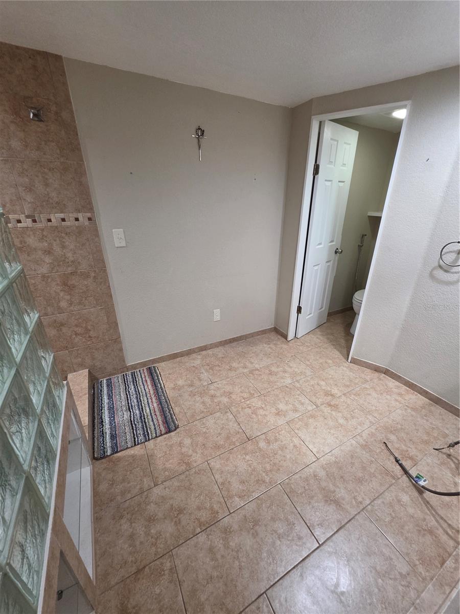 1807 E Waters Ave Property Photo 26